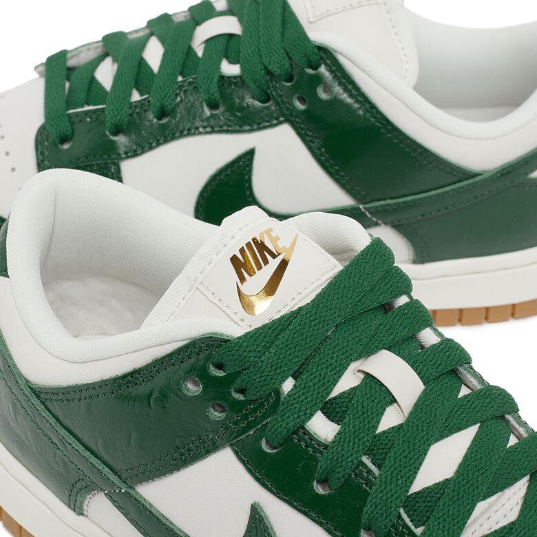 NIKE Wmns Dunk Low LX 