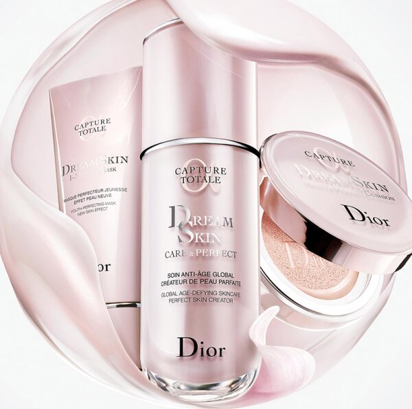 DIOR CAPTURE DREAMSKIN Moist & Perfect Cushion SPF 50 - PA+++ Cushion Foundation