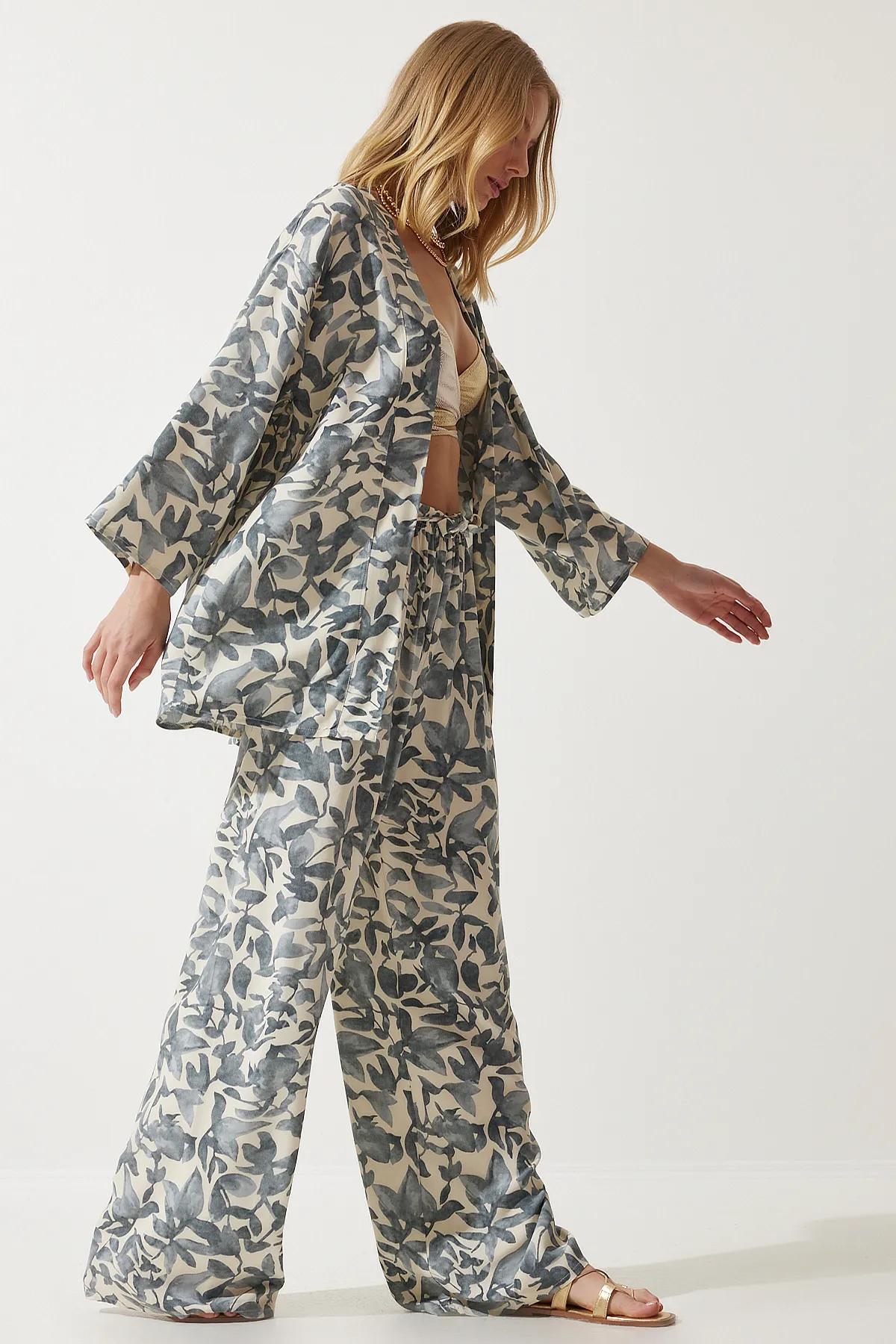 Happiness İstanbul  Knochengrau gemustertes Kimono-Palazzo-Hosen-Set für Damen EN00614