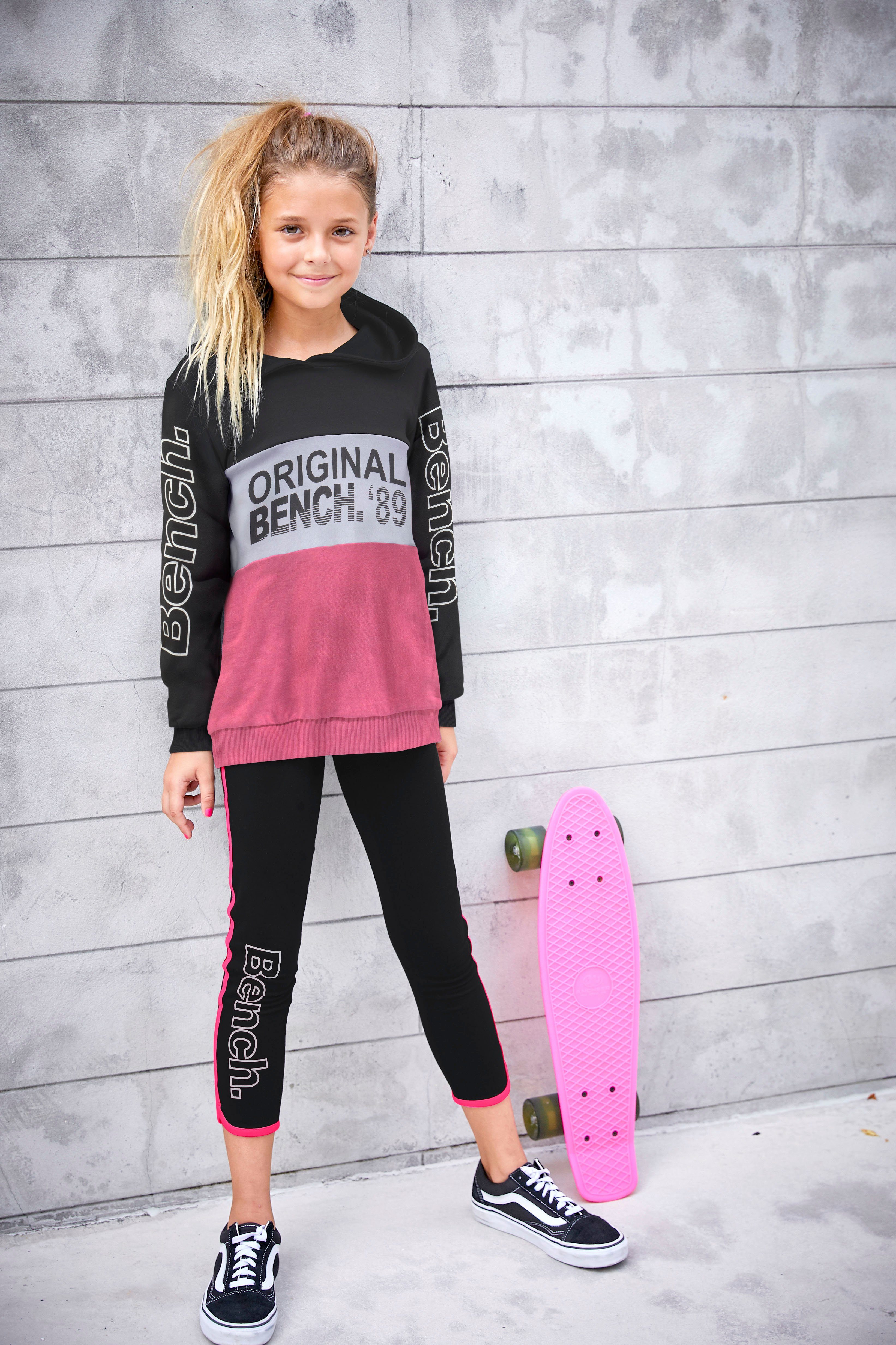 Bench. Kapuzensweatshirt mit Logoprints