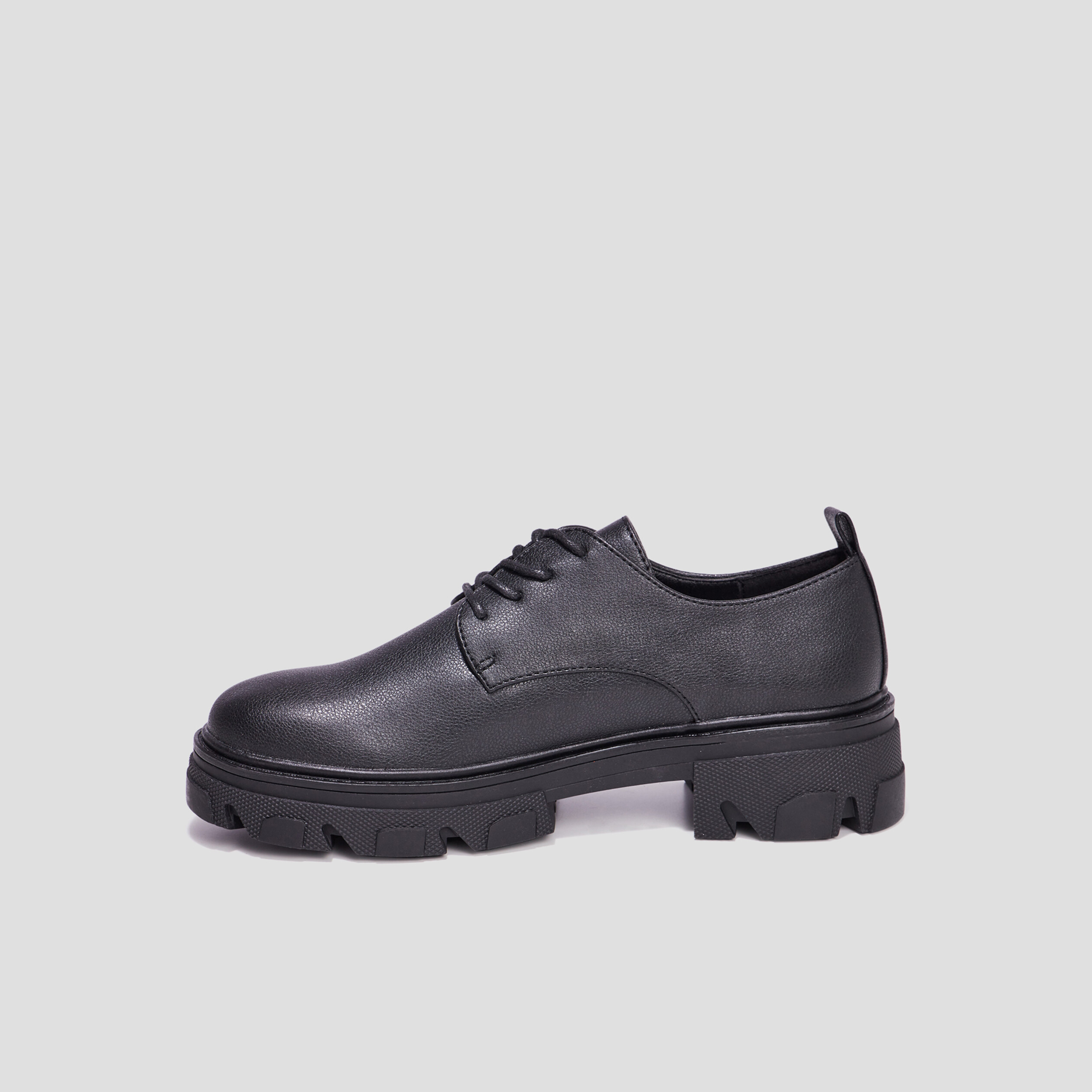Derbies grosses semelles Liberto noir femme | La Halle