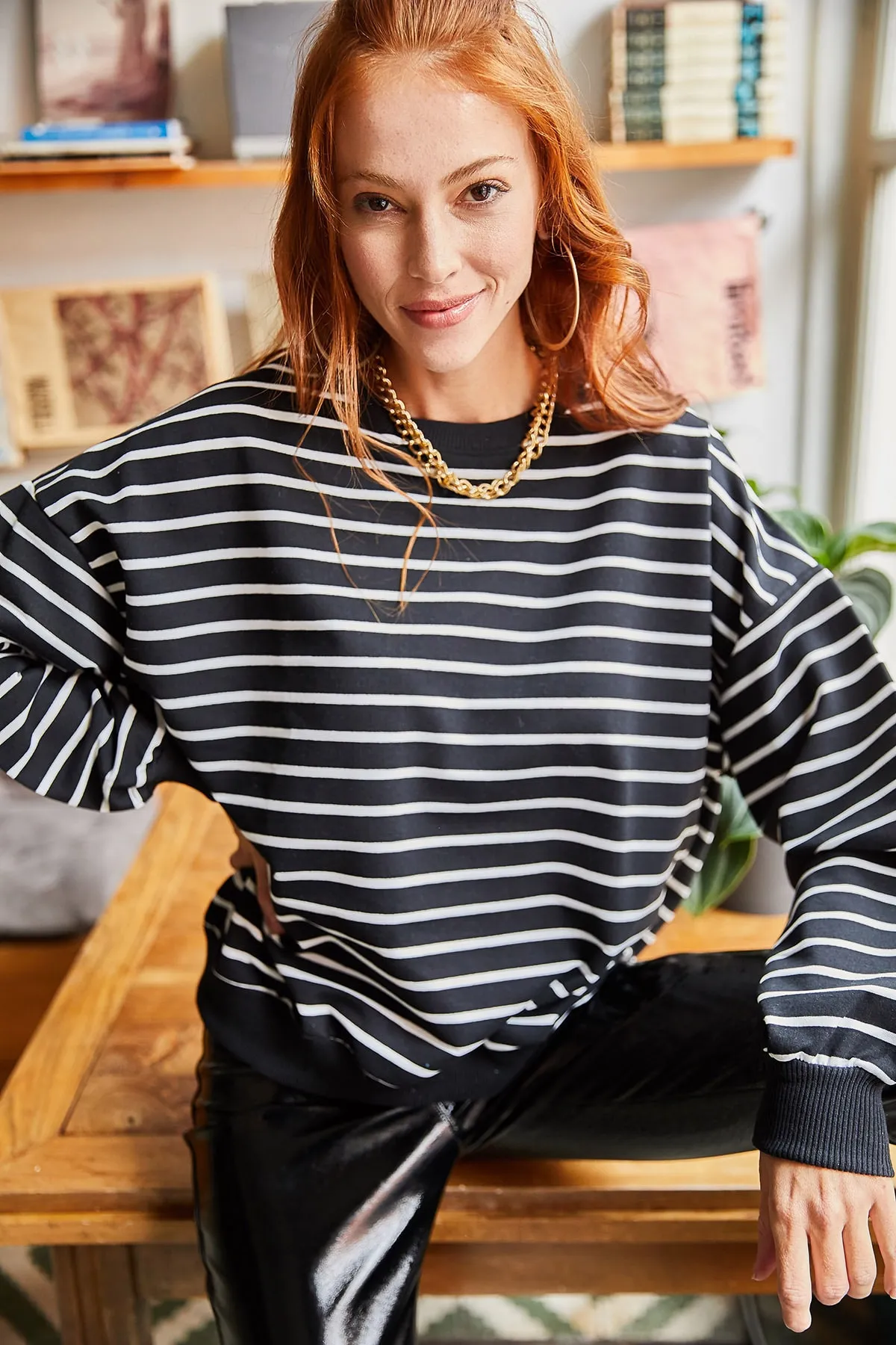 Olalook  Schwarz-weiß gestreiftes Damen-Sweatshirt mit weicher Struktur, lockeres Oberteil SWT-19000457