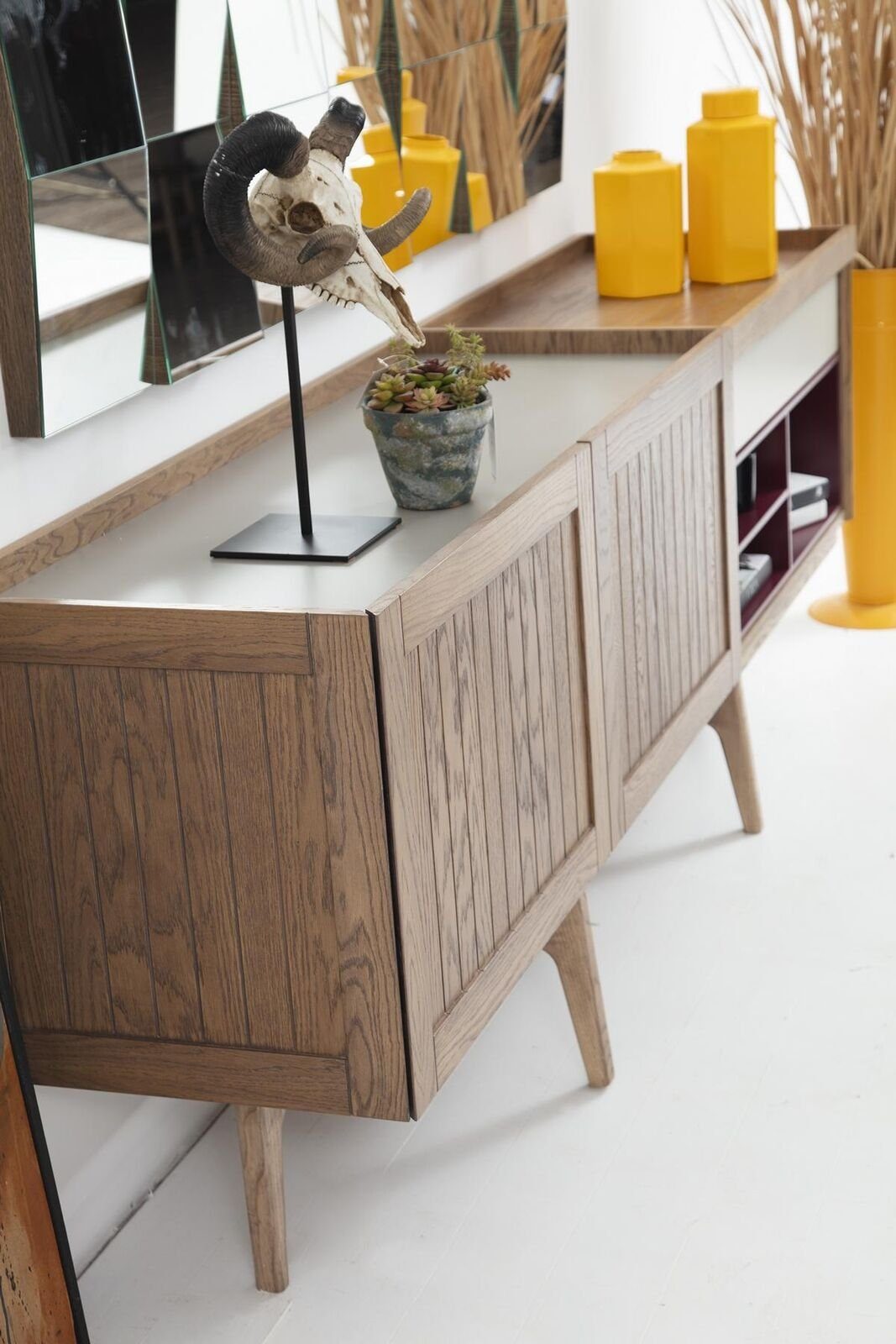 JVmoebel Esszimmer-Set Esszimmer Gruppe Esstisch Stühle Sideboard Tisch Holz Set 8tlg Weiß, (8-St., Esstisch + 6x Stühle + Sideboard), Made in Europa