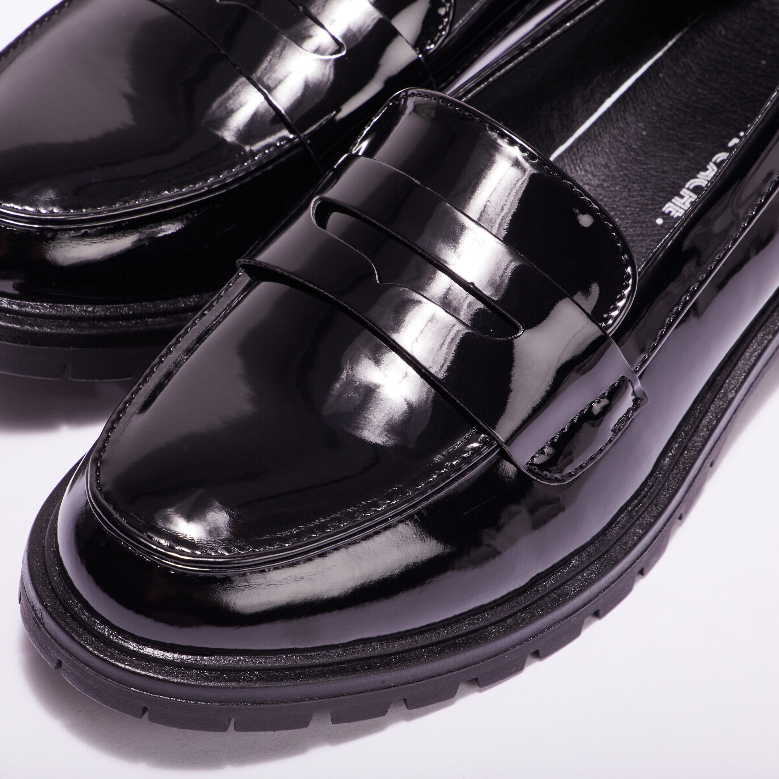 Mocassins vernis crantés noir femme | Cache Cache