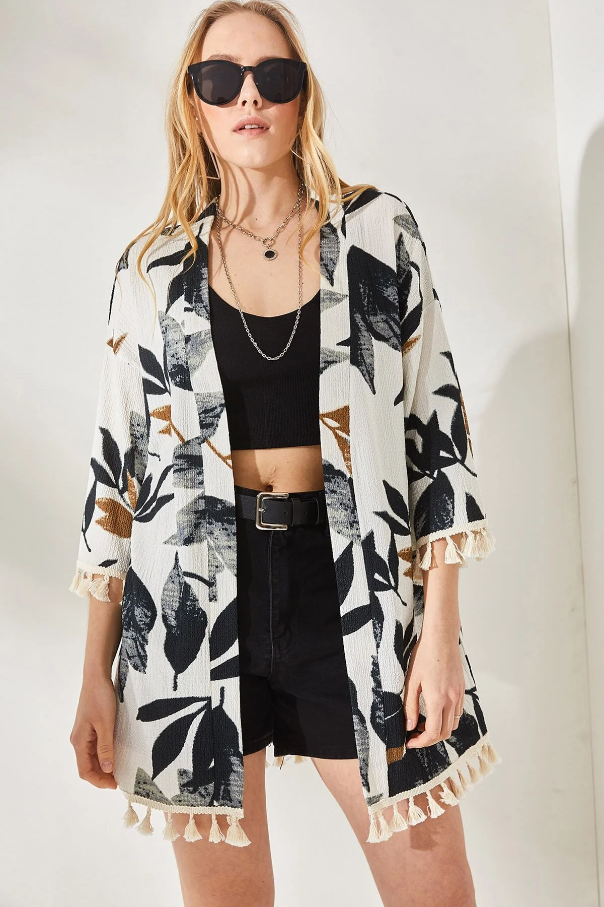 Olalook  Locker gestrickter Kimono mit Quasten für Damen in Steinschwarz KMN-00000056