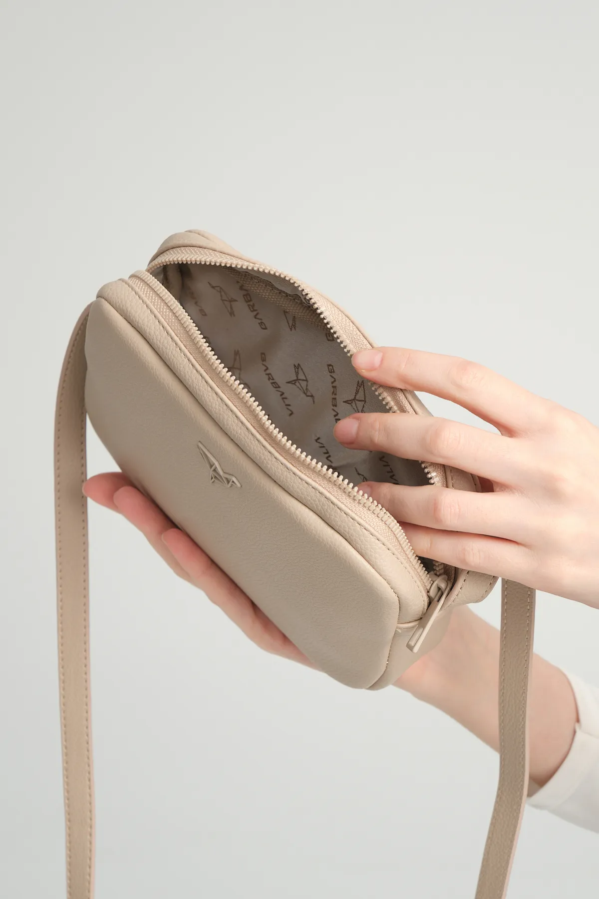 Garbalia  Damen-Minitasche Liberty Beige Creme mit verstellbarem Schultergurt mit Kreuzgriff und Reißverschluss