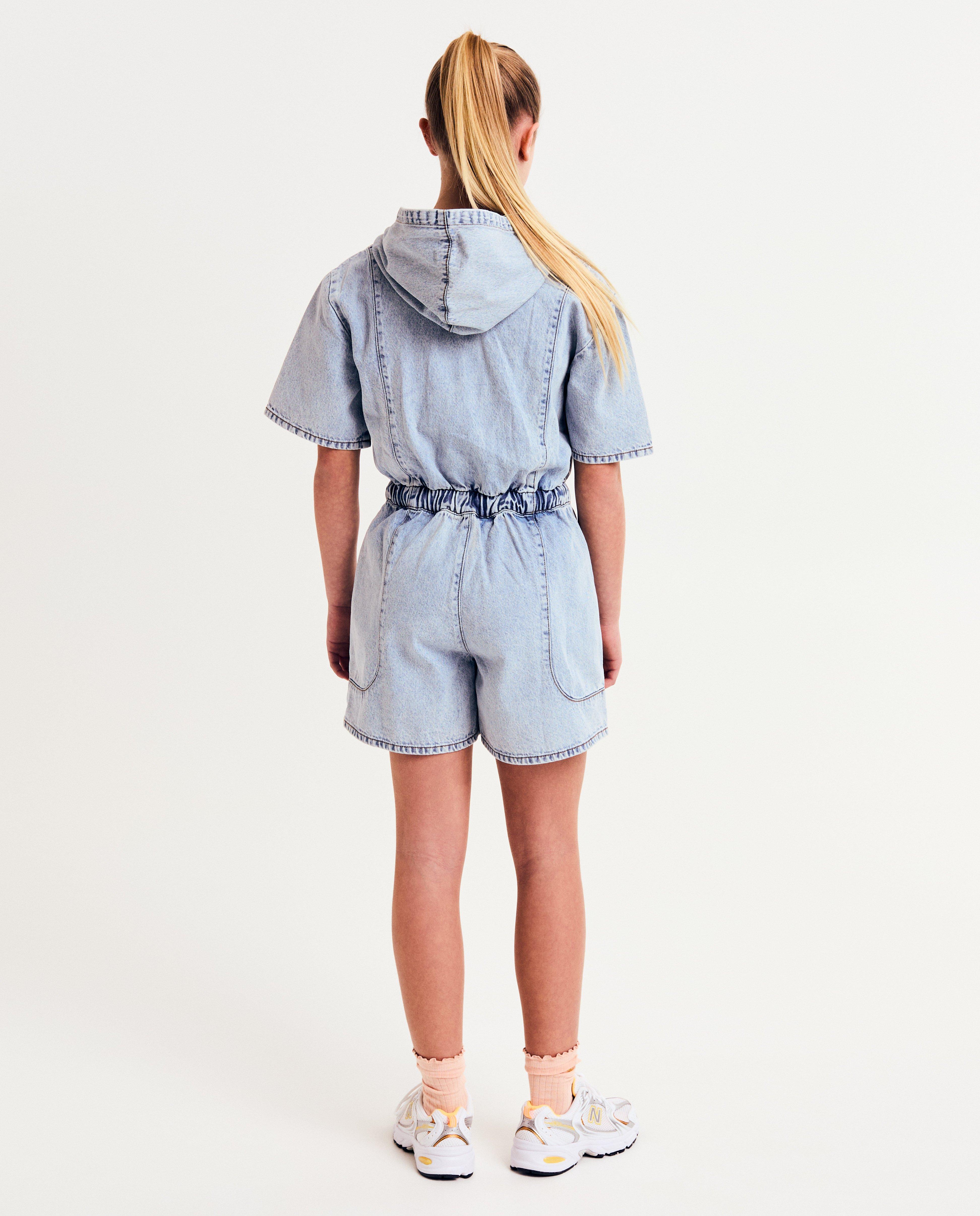 Salopetă din denim albastru deschis cu glugă