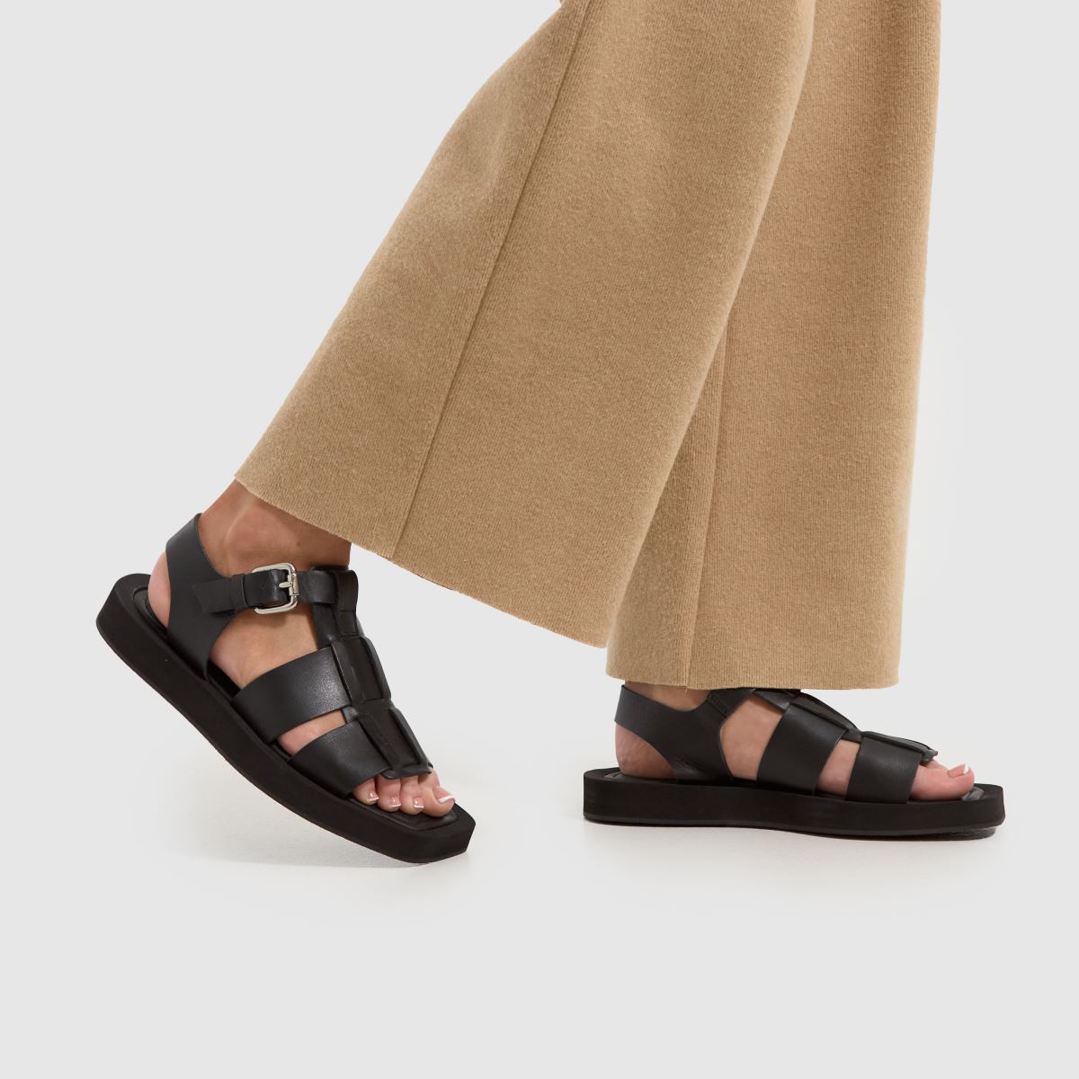 Schuh Thea – Svarta fiskarsandaler i läder