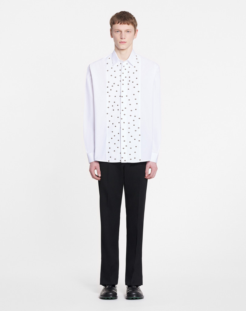 CHEMISE AMPLE À PLASTRON CLOUTÉ