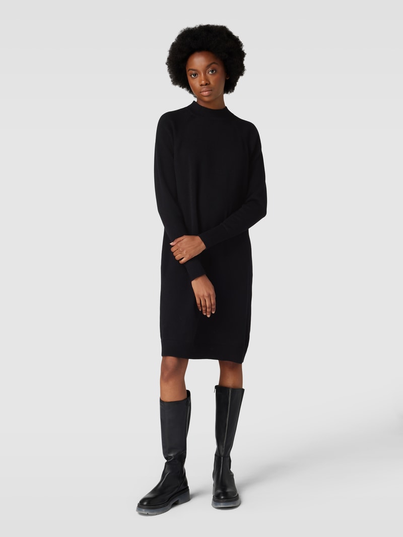 Knielanges Strickkleid mit Turtleneck in schwarz