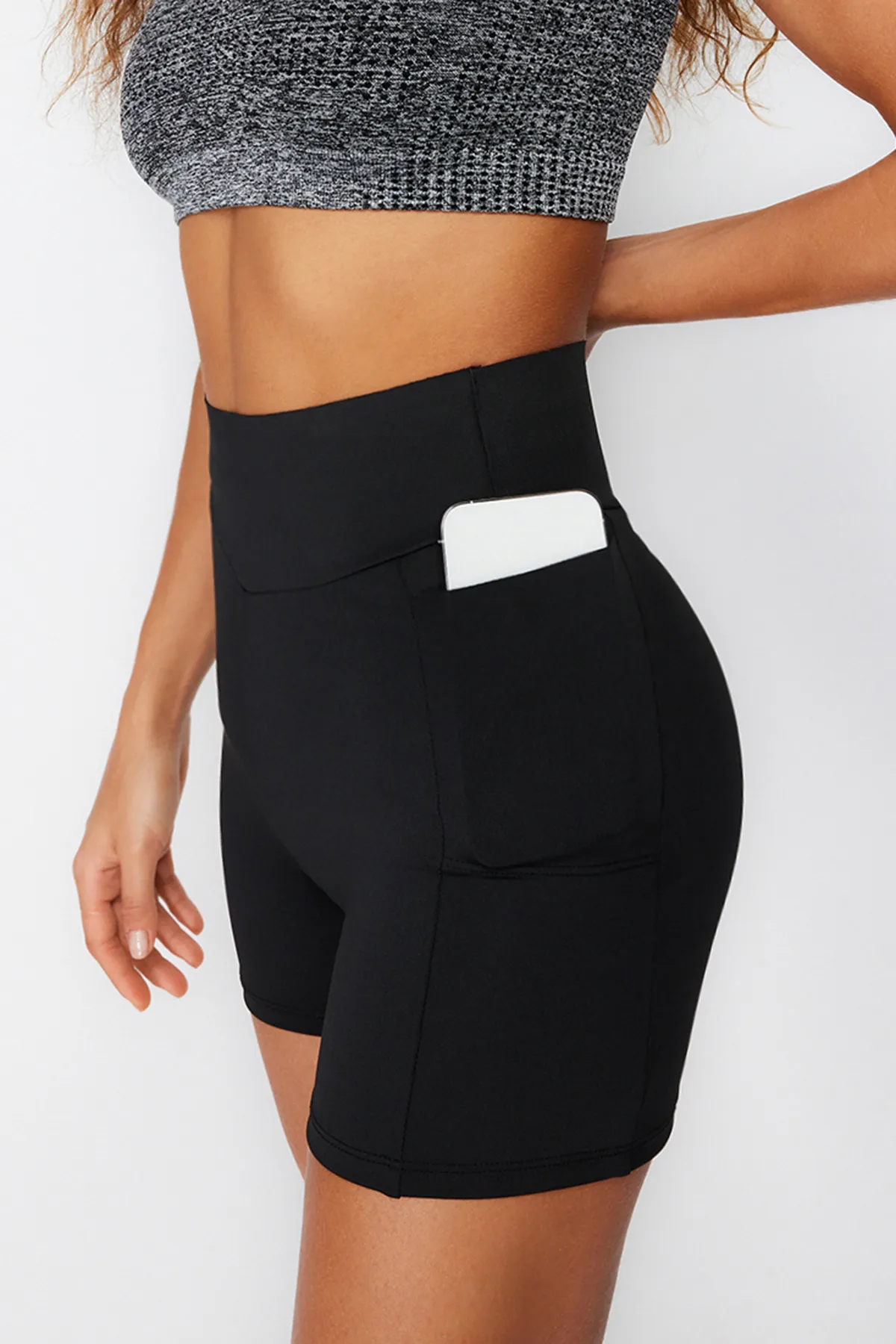 Trendyol Collection  Schwarze 2.Extra Bauch Sammler und kurze gestrickte Sport Shorts Leggings mit Schicht THMSS24TY00013