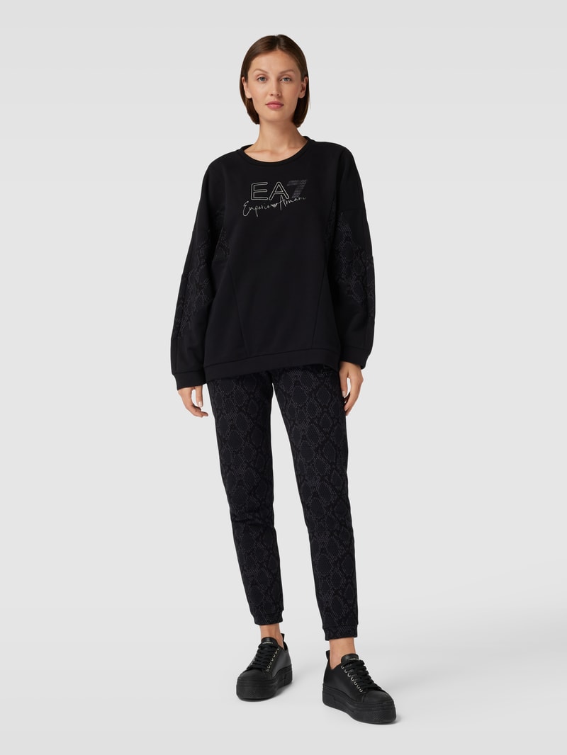 Sweatshirt mit Label-Print in schwarz