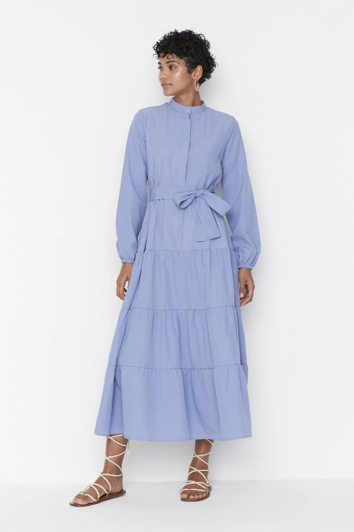 Trendyol Modest  Lila gewebtes Kleid mit Gürtel, Chefkragen und Knopfdetail TCTSS21EL3343