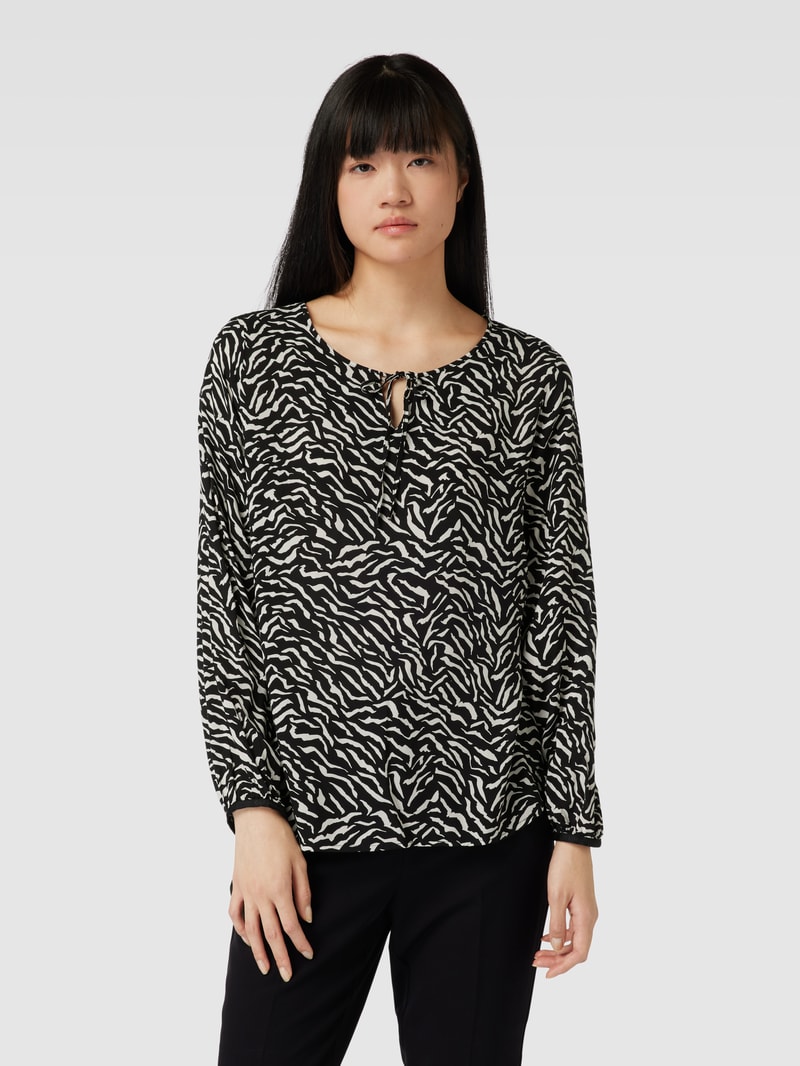 Blusenshirt aus Viskose mit Allover-Muster in schwarz