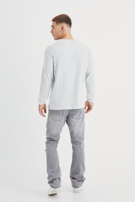 Slim-Fit Schlagjeans mit Rissen