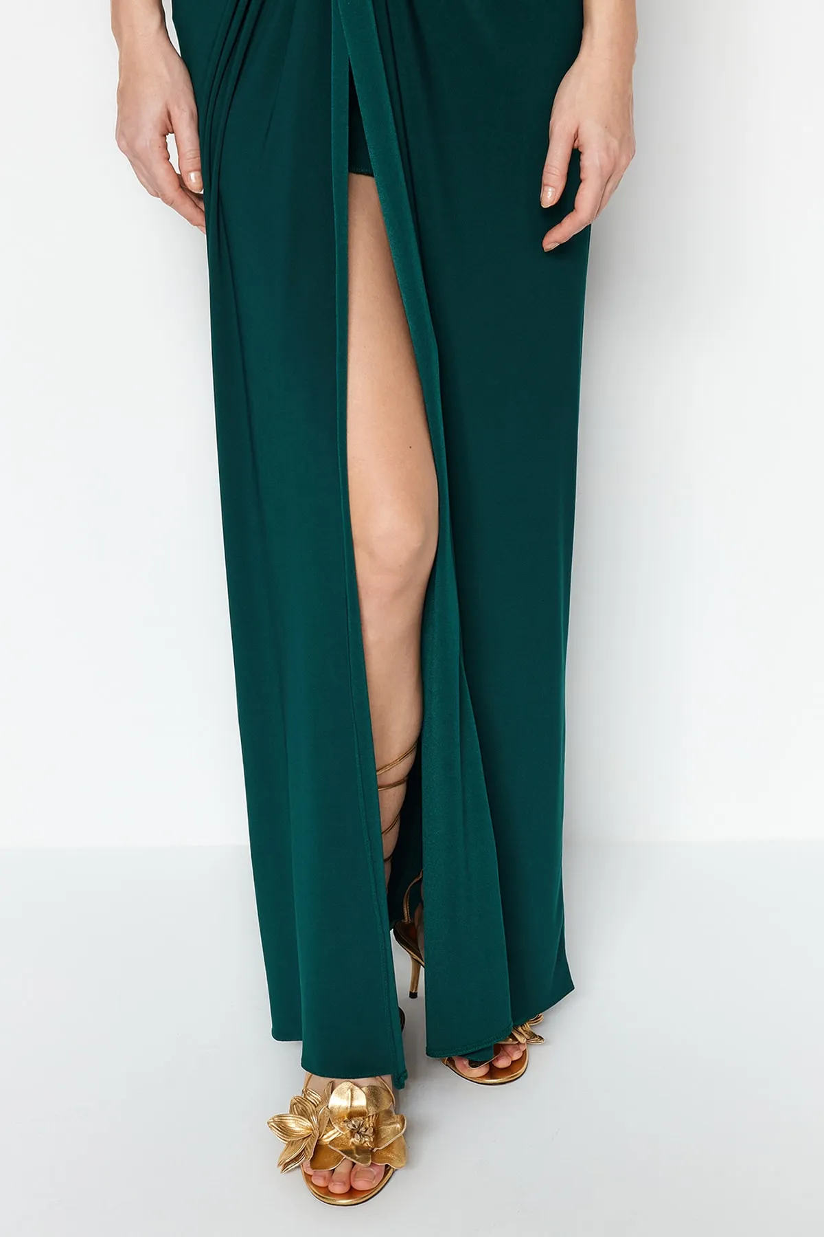 Trendyol Collection  Smaragdgrünes gefüttertes langes Abendkleid aus Strick TPRSS19UT0099