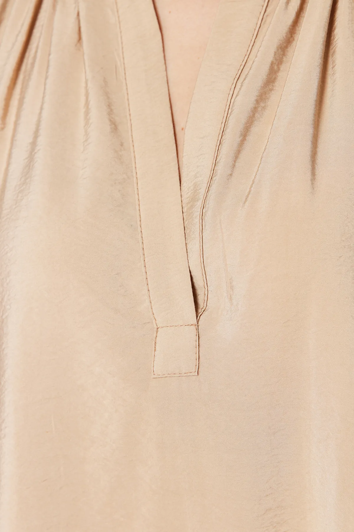 Trendyol Modest  Kamelfarbenes Aerobin-Kimono- und Kaftan-Kleid mit V-Ausschnitt und halblangen Ärmeln TCTSS24KK00002