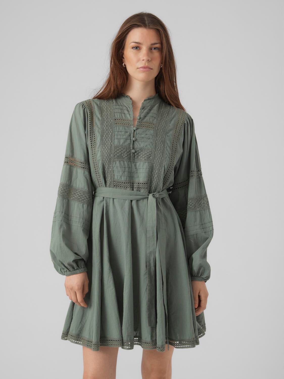 VMLAVA Kurzes Kleid