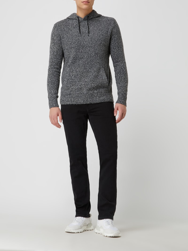 Jeans mit Label-Patch in schwarz