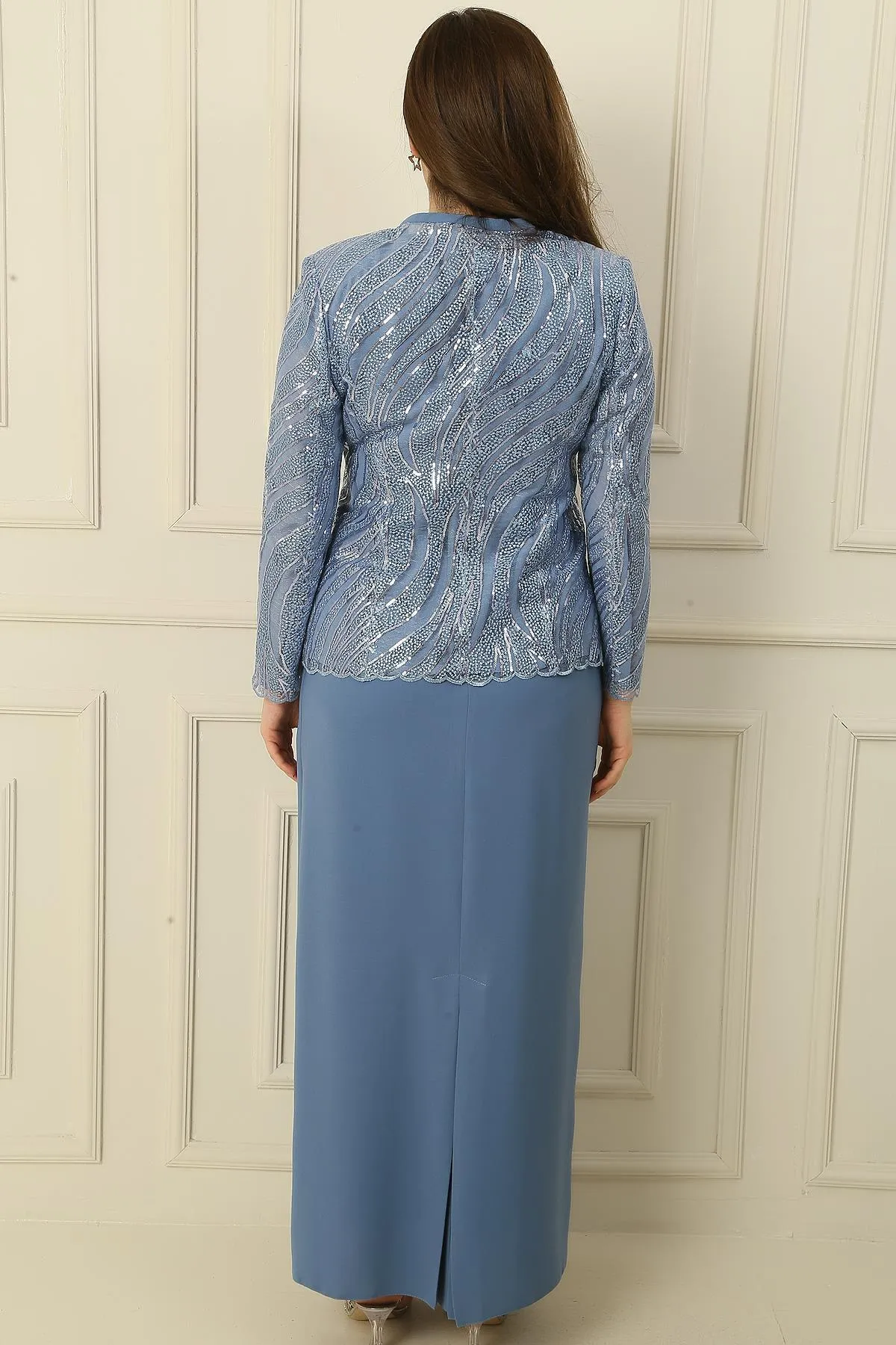 By Saygı  Langes Kleid mit Halbmondärmeln, mit Perlen und Pailletten bestickt, Jacke aus Tüll, gefüttert, 2-teiliges Set in Übergröße