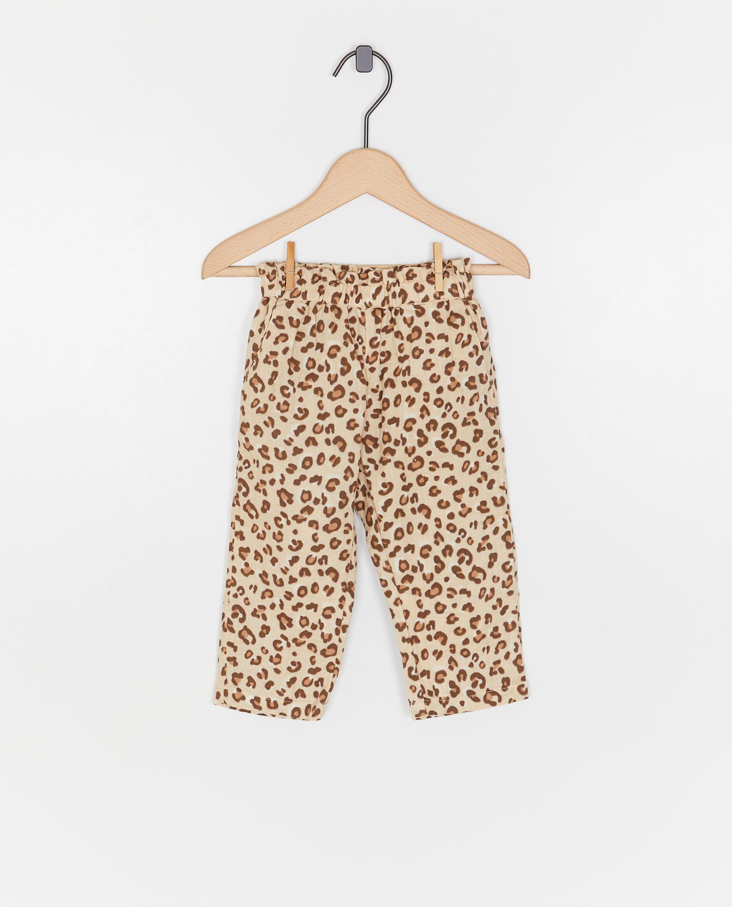 Pantaloni cu imprimeu leopard Cuddles and Smiles, croială lejeră, bej deschis