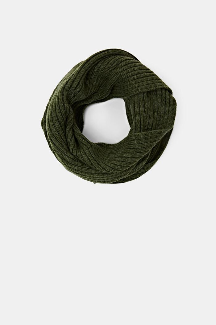 Loop-Schal in Rippstrick-Design