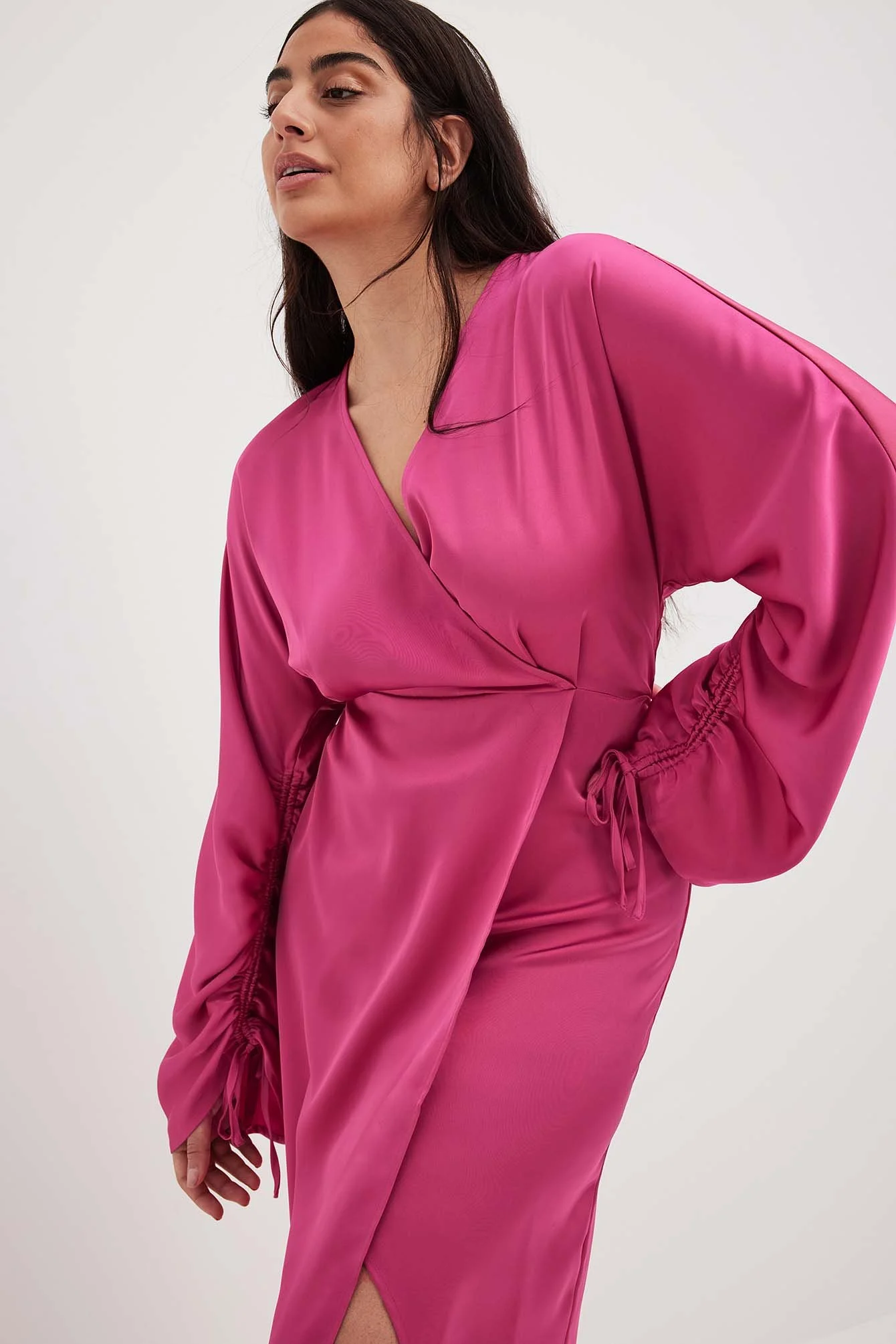 Satin maxikleid mit Overlap