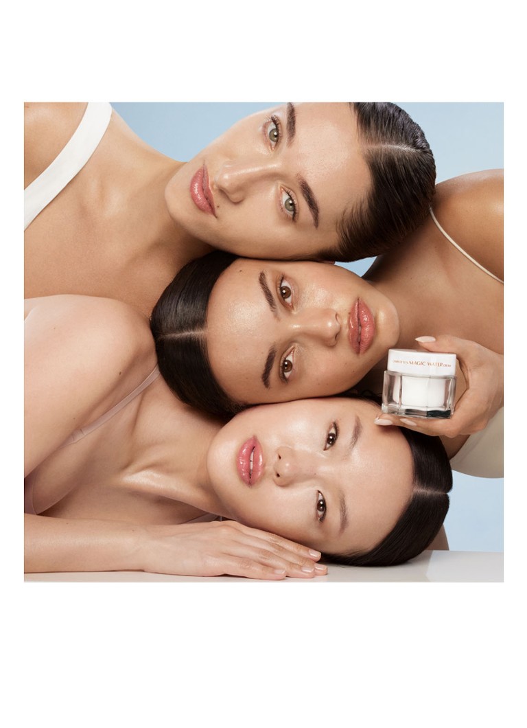 Crema hidratantă Charlotte's Magic, de la Charlotte Tilbury.