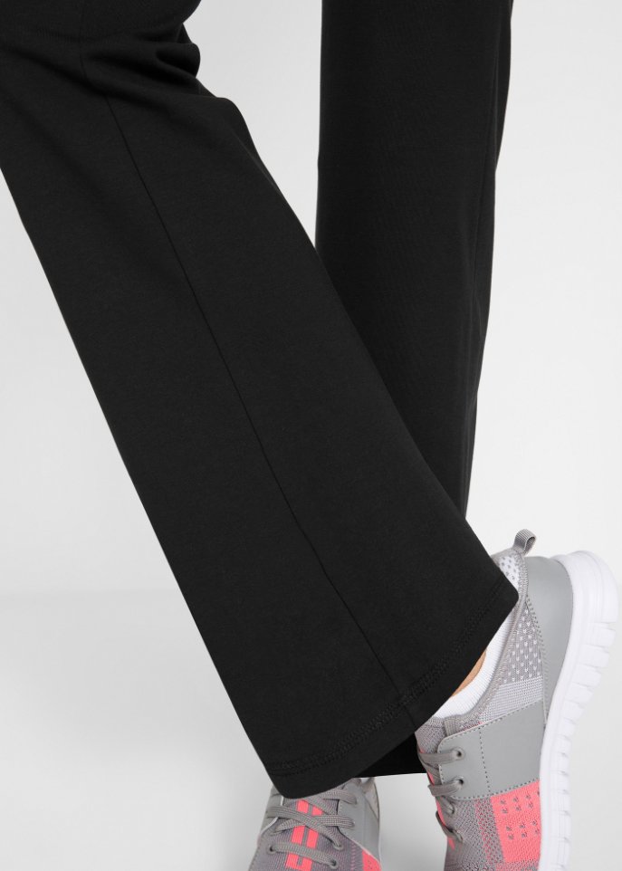 Sporthose aus Baumwolle, ausgestellt
