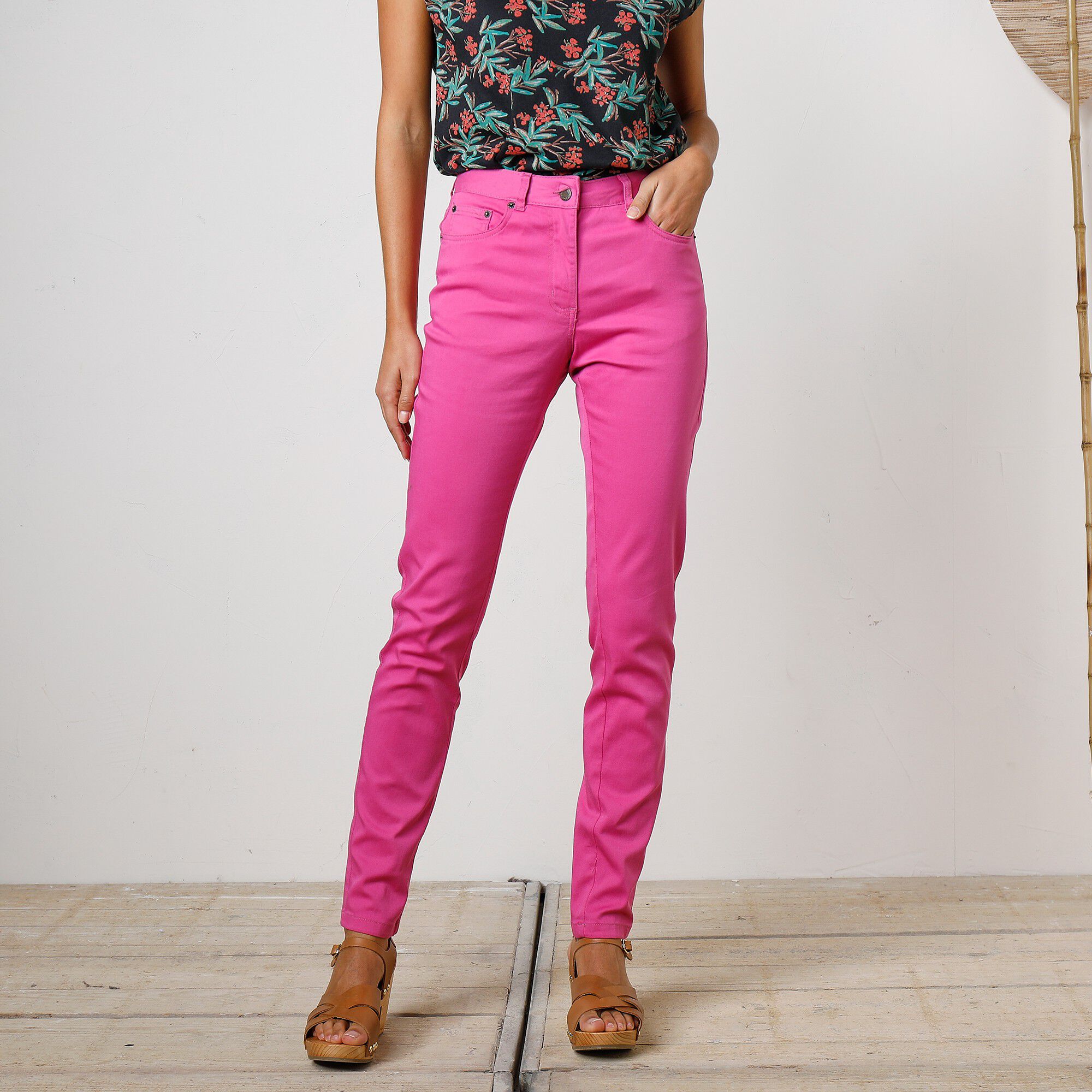 Pantalon fuselé couleur