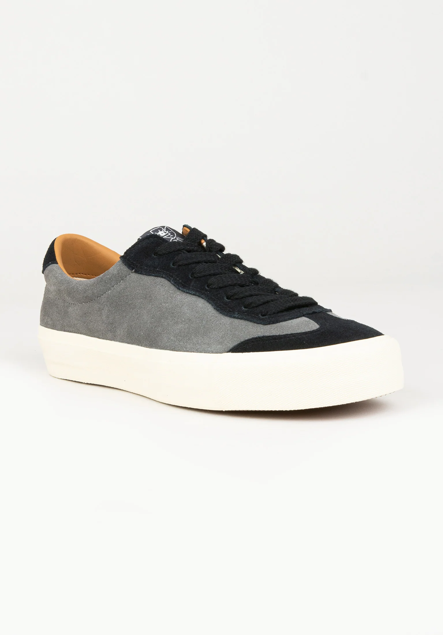 VM004 Milic Suede