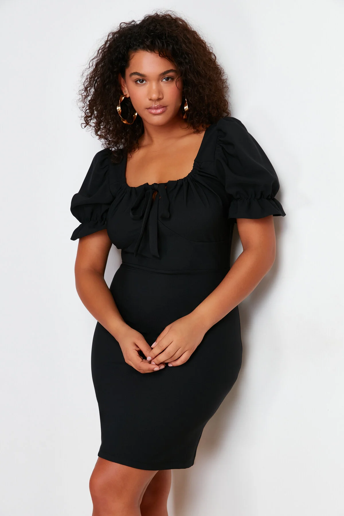 Trendyol Curve  Schwarzes A-Linien-Minikleid aus Webstoff TBBSS24AH00017