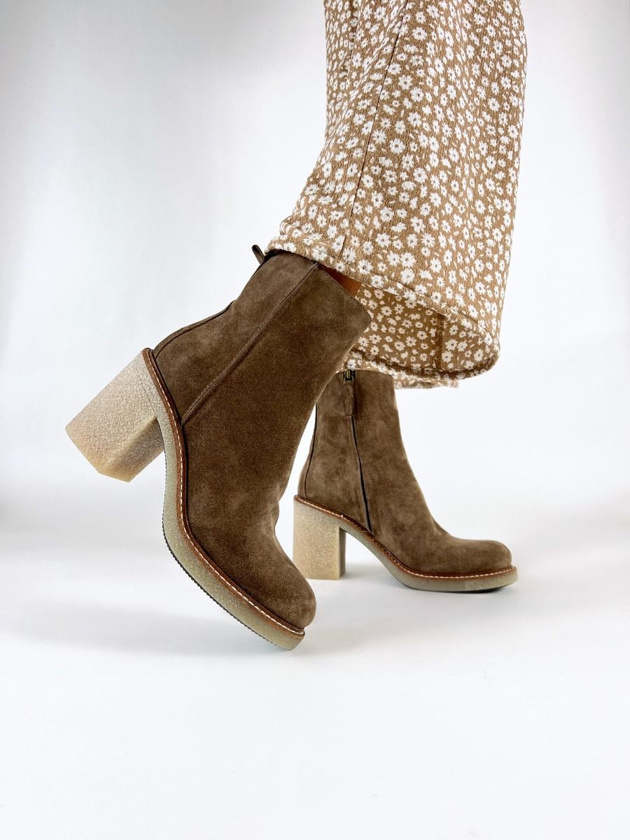 Julie Dee  IV 043 - Taupe