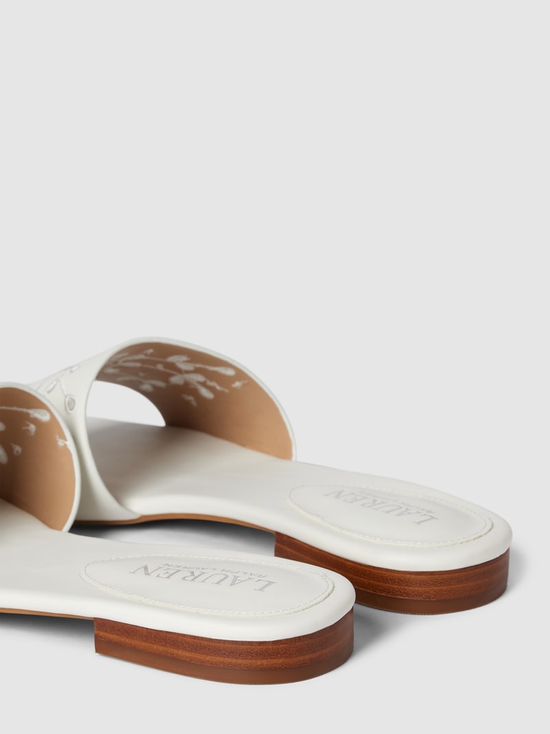Sandalen mit flachem Absatz Modell 'ANDEE' in weiß