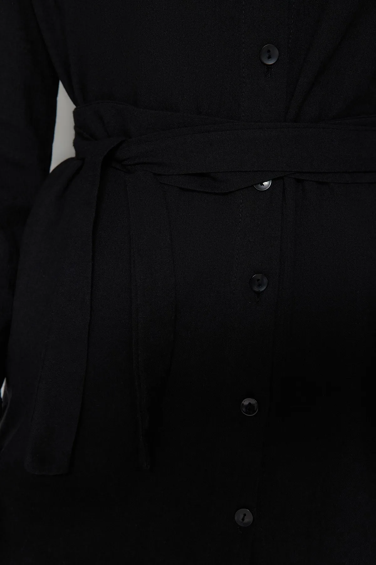 Trendyol Collection  Schwarzes gewebtes Oberteil und Unterteil mit Gürtel TWOSS23AU00072