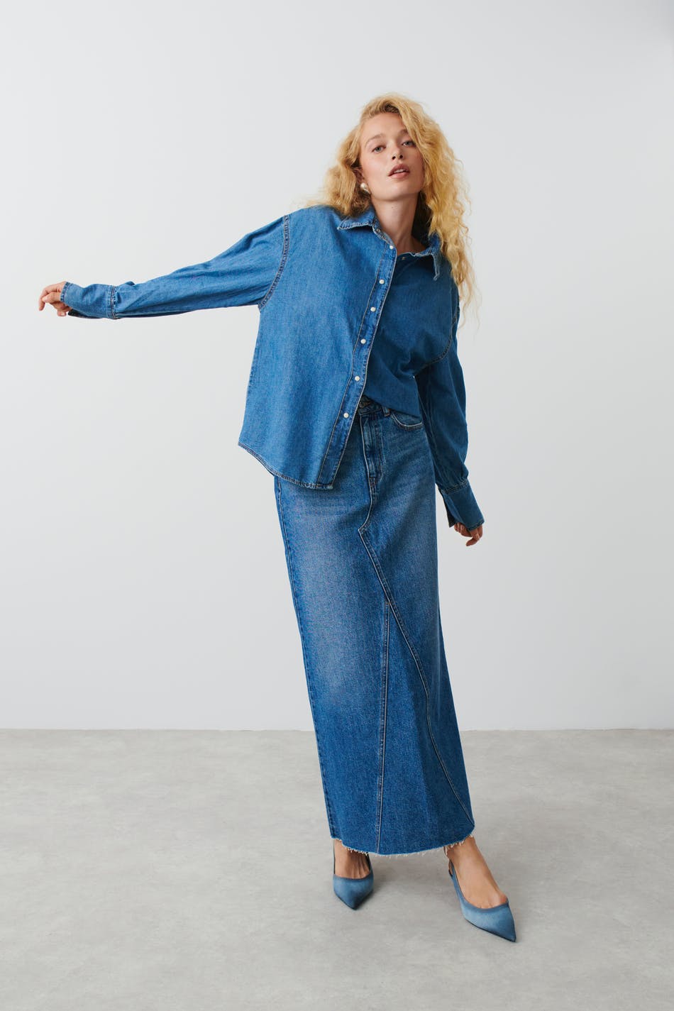 Volume sleeve denim shirt