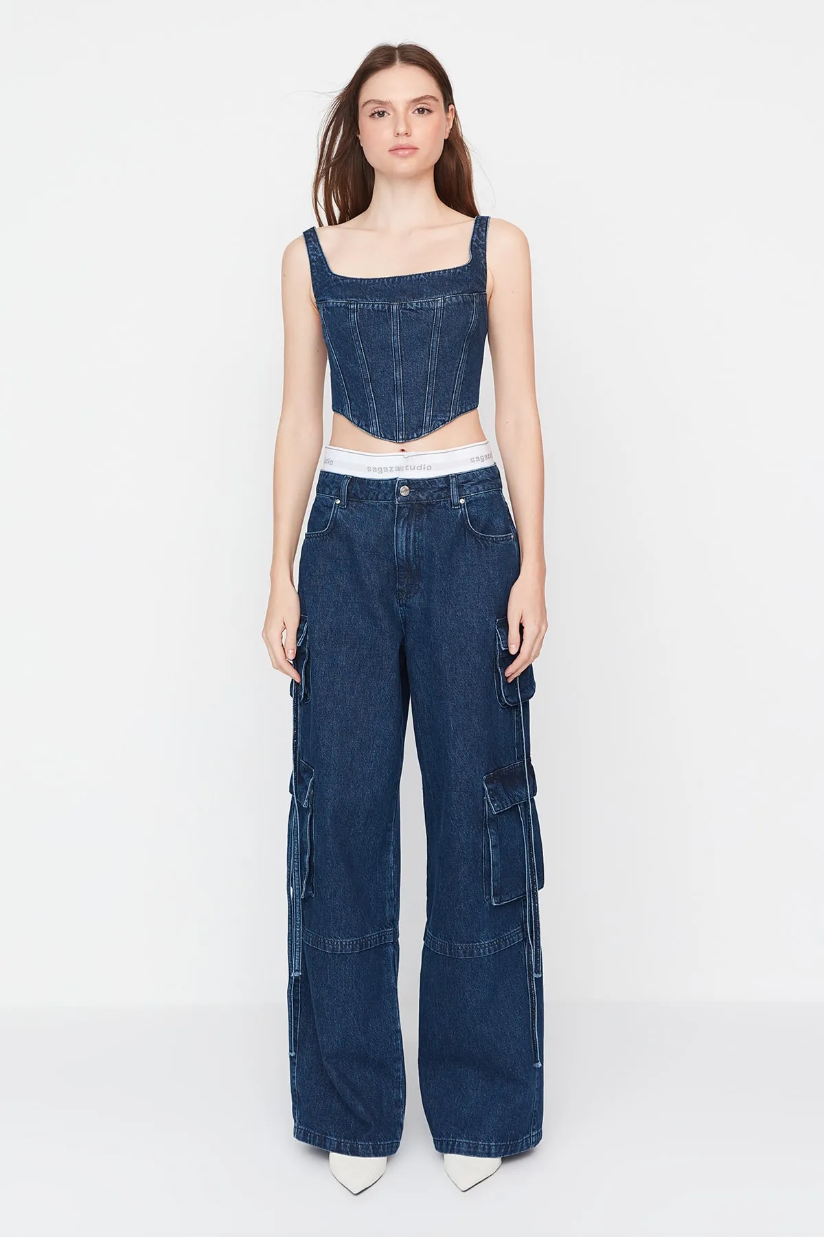 Trendyol Collection  X Sagaza Studio Blaue Jeans mit Taschendetails TPRAW23JE00005