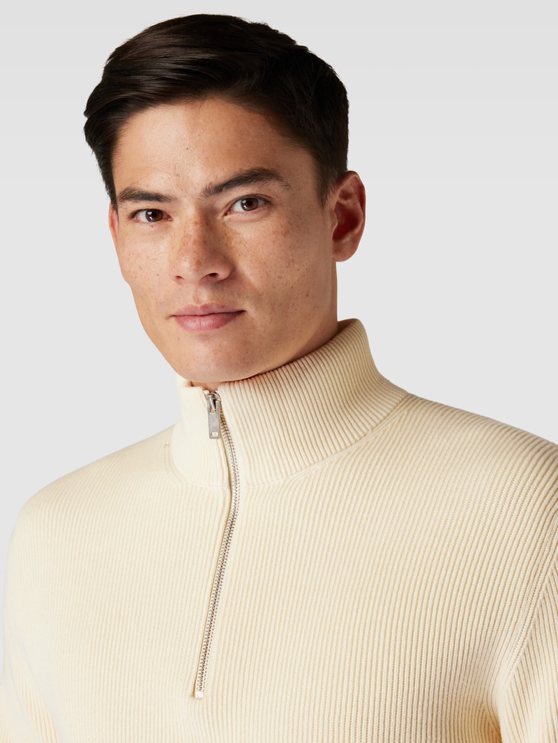 Strickpullover mit Stehkragen und Reißverschluss in ecru