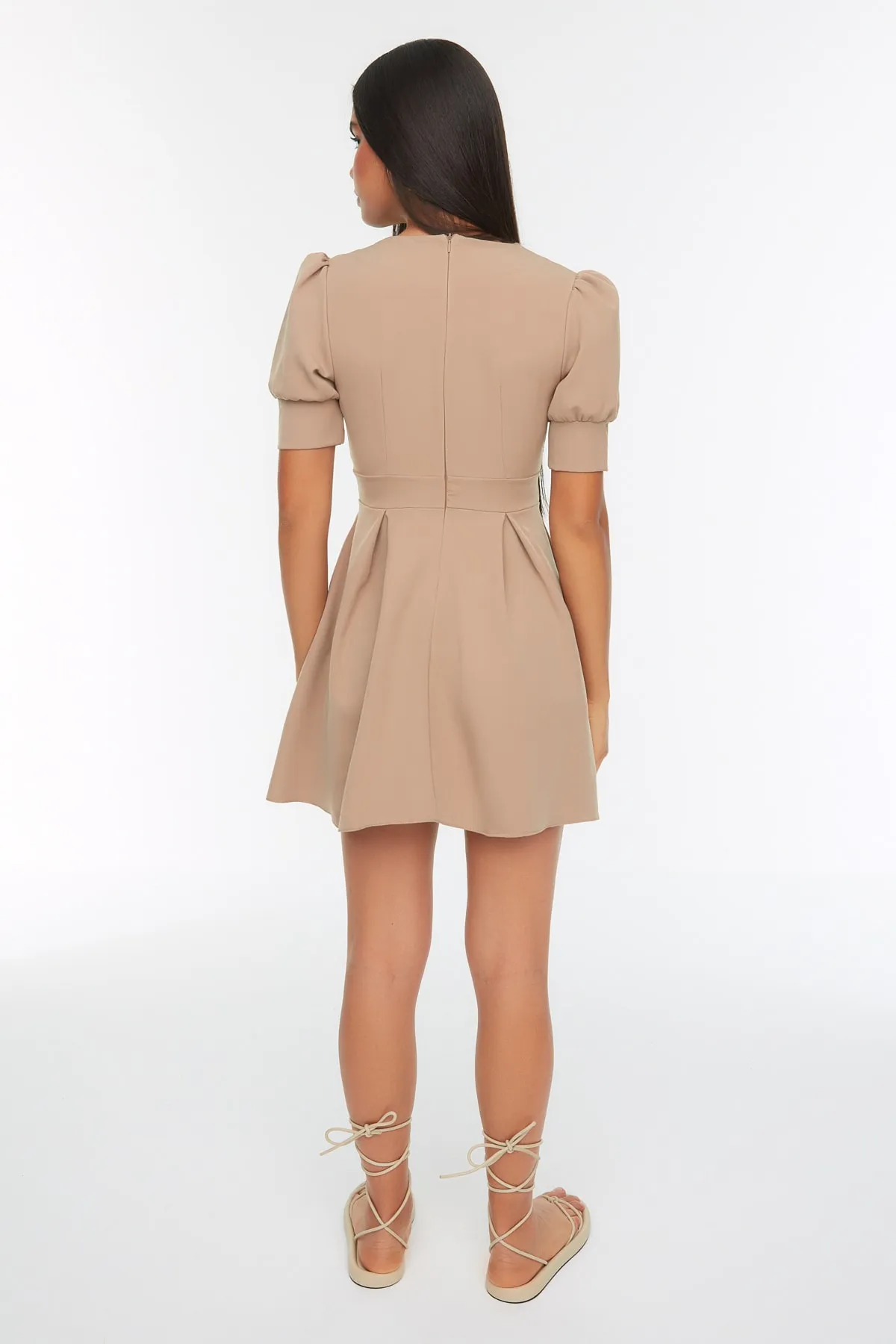 Trendyol Collection  Kamelfarbenes, plissiertes Mini-Webkleid in A-Linie TWOSS20EL1639
