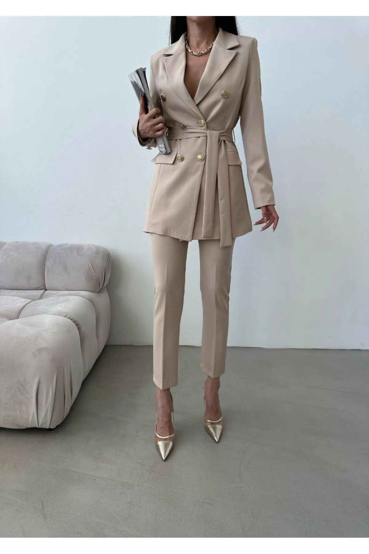 SONREİR  Knopfdetail zum Binden von Jacke und Hose