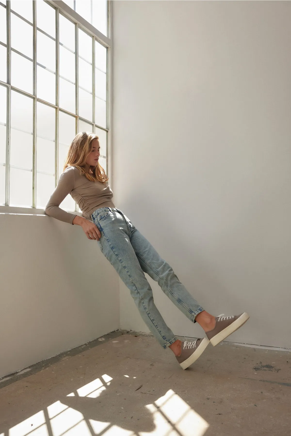 Trendyol Collection  Hellblaue, nachhaltigere Mom-Jeans mit hoher Taille TWOAW23JE00369
