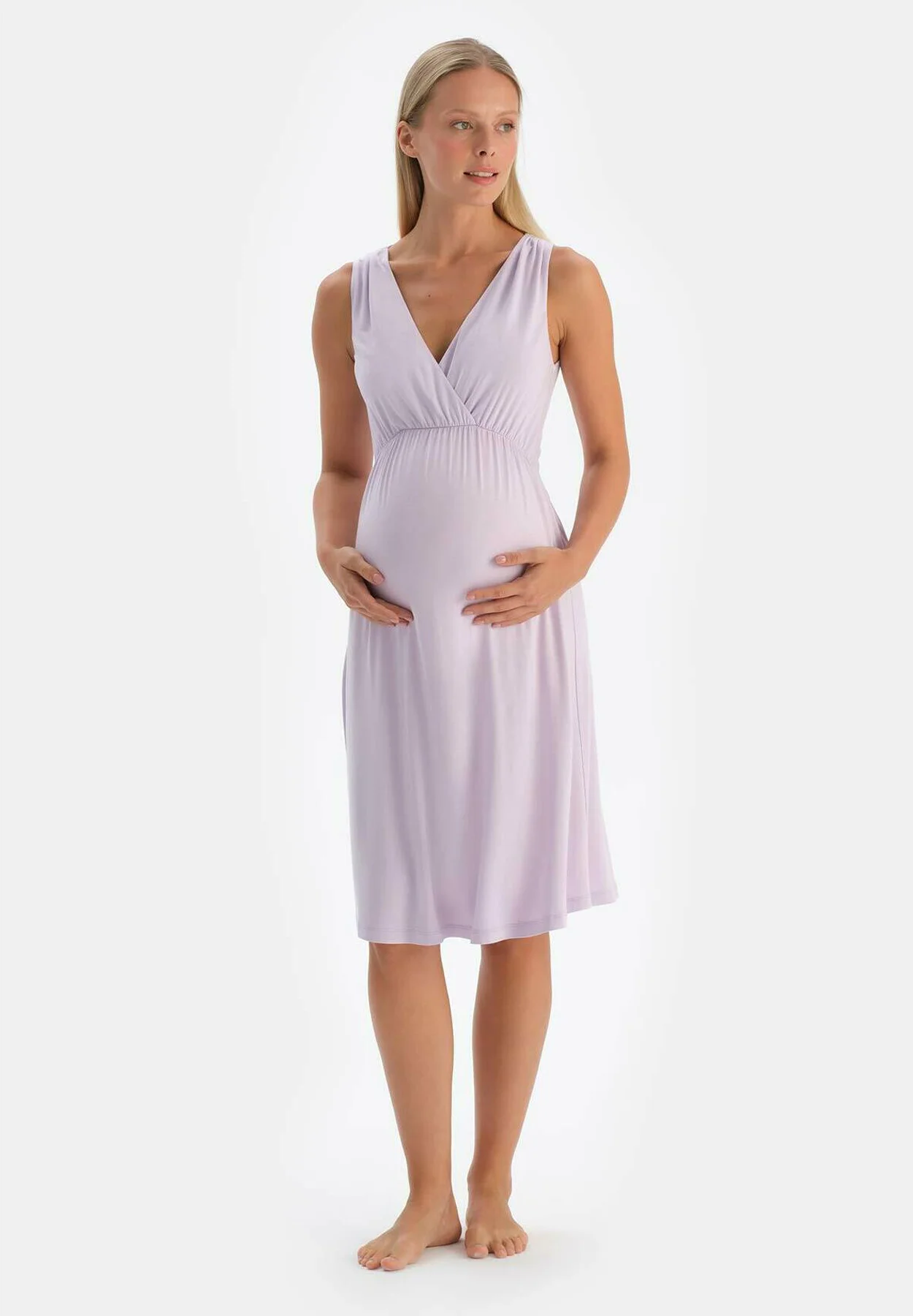 Camisón DAGI con tirantes y escote en V regular