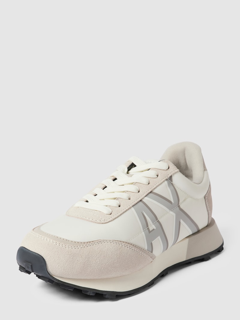Sneaker mit Label-Detail in offwhite