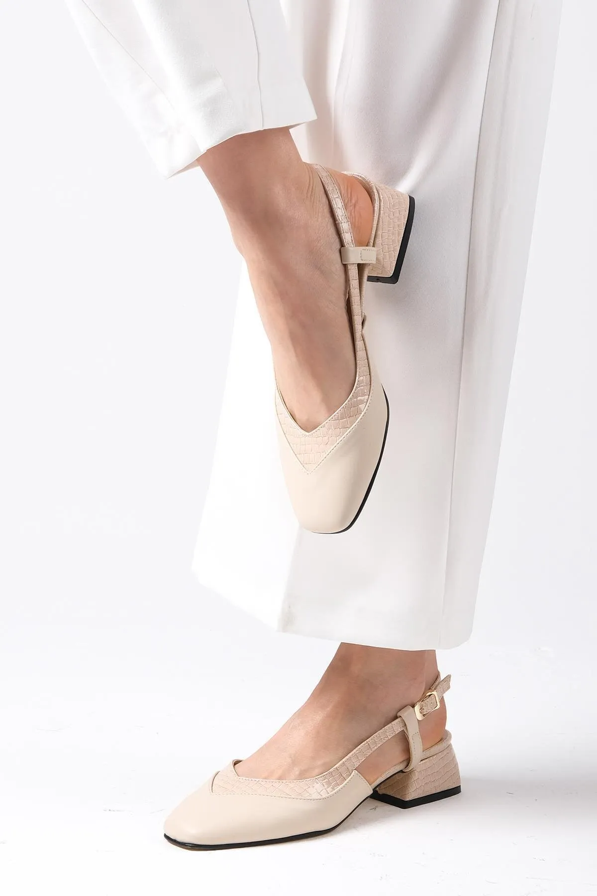 Mio Gusto  Aurelia Beigefarbene Damenschuhe mit offenem Rücken und kurzem Absatz
