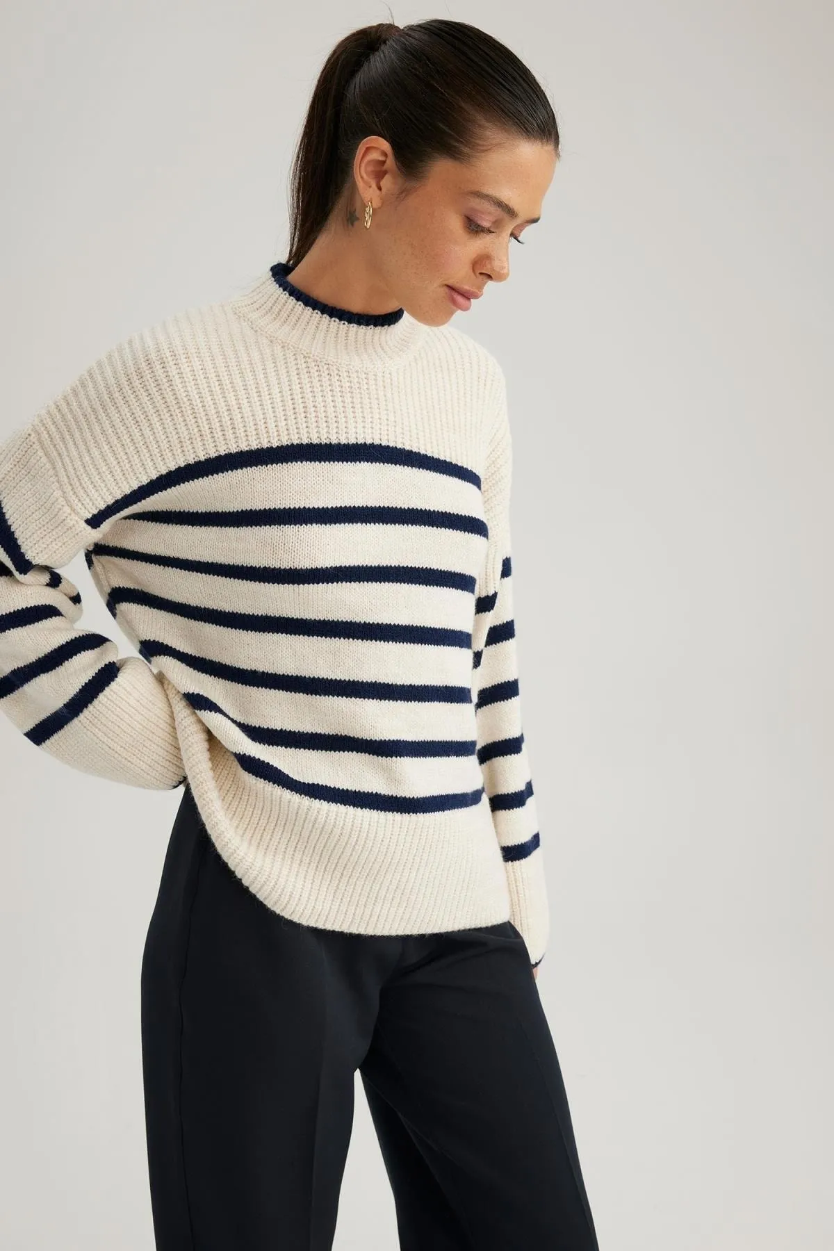 DeFacto  Gestreifter Relax-Fit-Pullover mit Rundhalsausschnitt