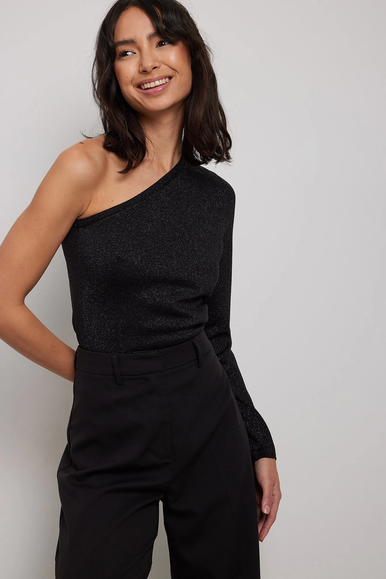 One-Shoulder-Top aus Glitzerstrick