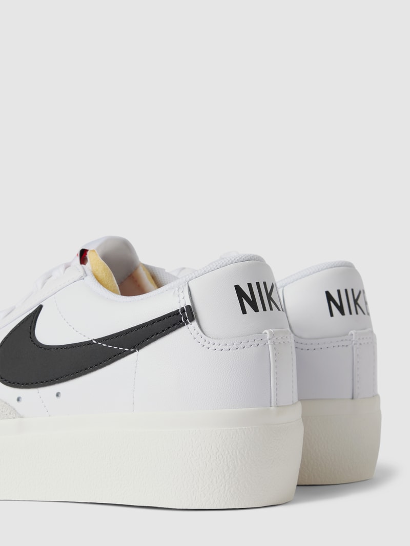 Sneaker aus Leder mit Label-Detail in weiß