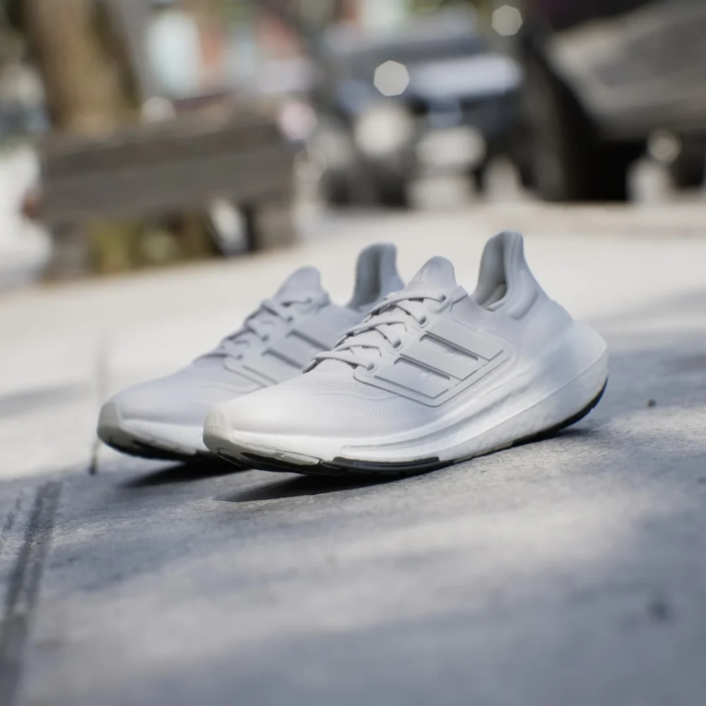 adidas Ultraboost Light GY9352 / weiss