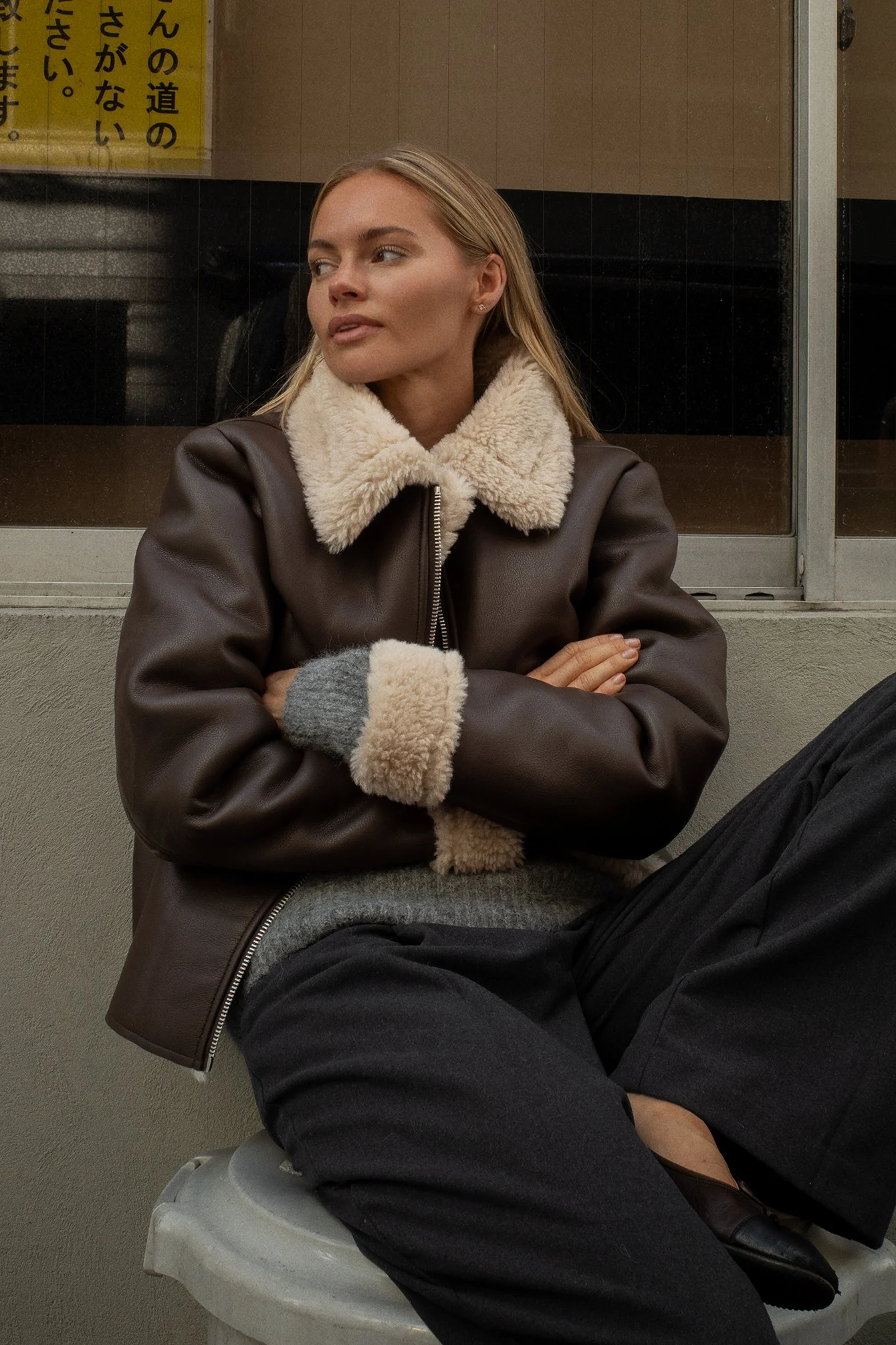 Kurze PU-Jacke aus Teddystoff