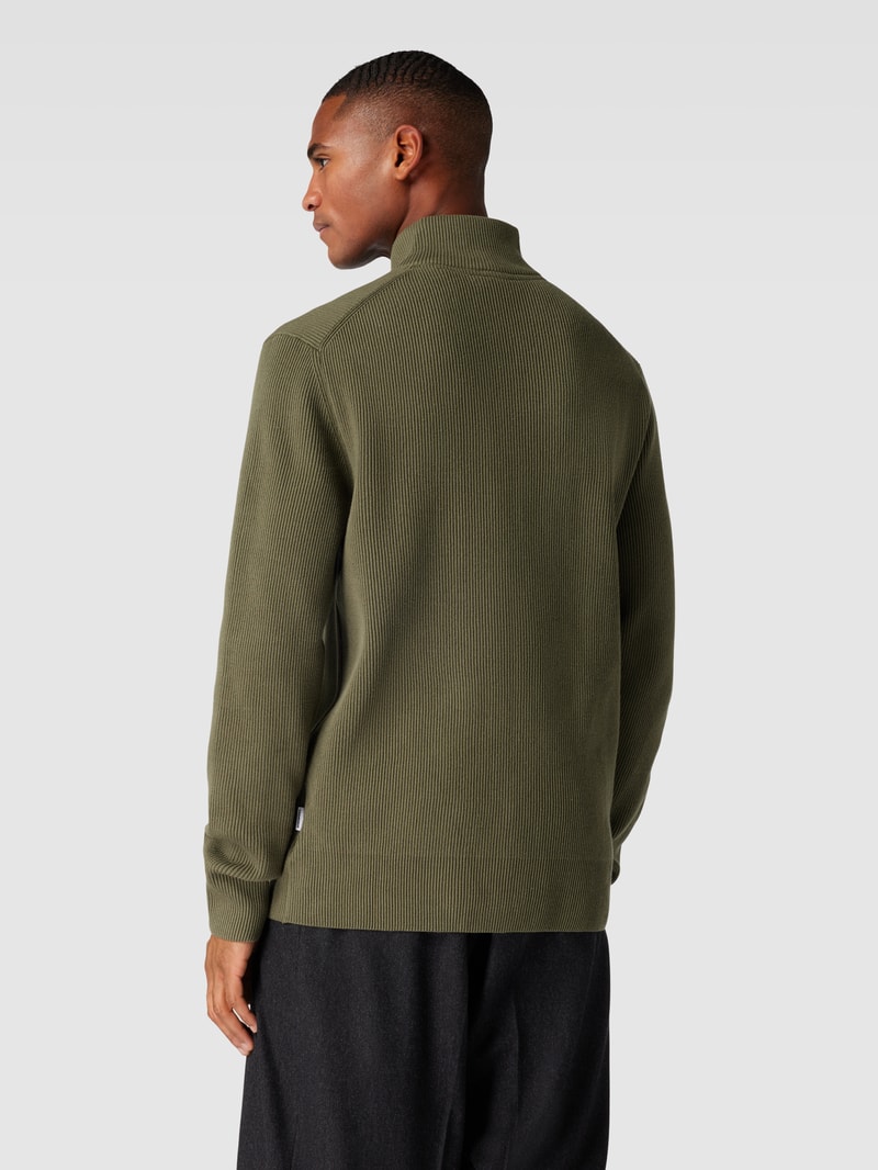 Strickjacke mit Stehkragen und Reißverschluss in olivgrün